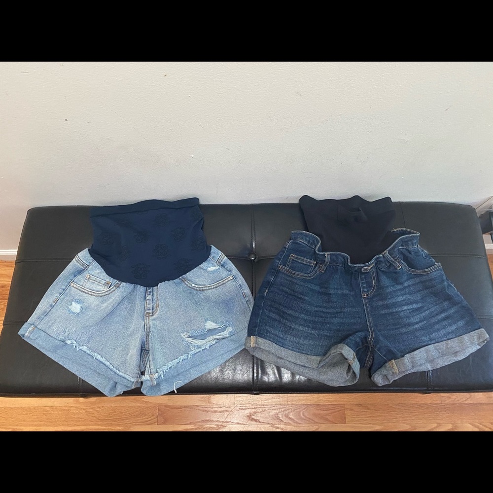 2 maternity shorts size M